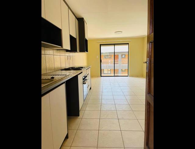 3 BEDROOM APARTMENT FOR SALE IN CLOVERDENE